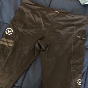 Virus crop leggings with pockets